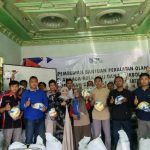 Hj. Siti Mukiyarti Serahkan Bantuan Alat Olahraga ke Klub Bola Voly dan Klub Sepak Bola di Kabupaten Trenggalek